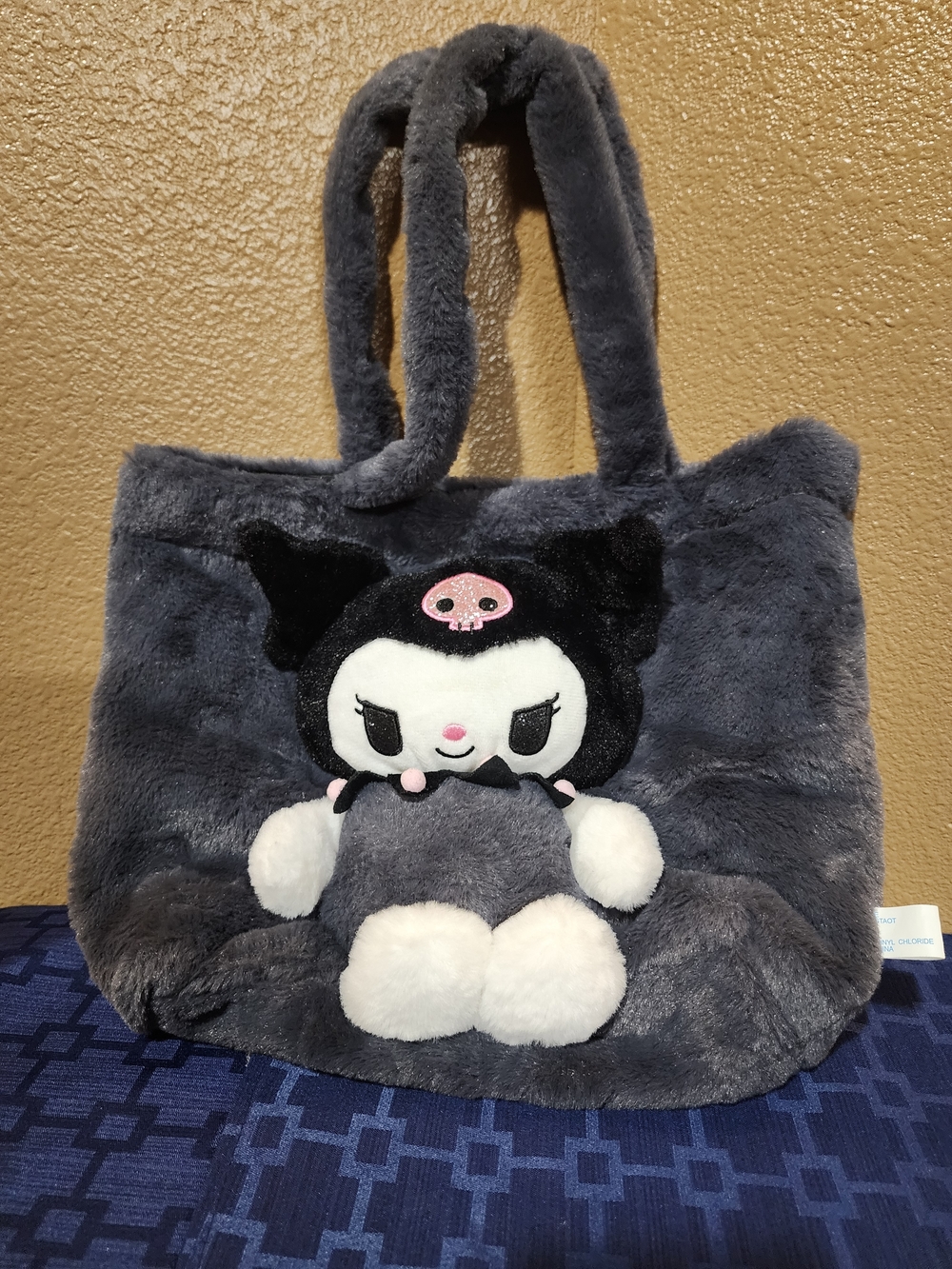 Hello Kitty Fluffy Grey tote bag Of prominent plush of Kuromi
